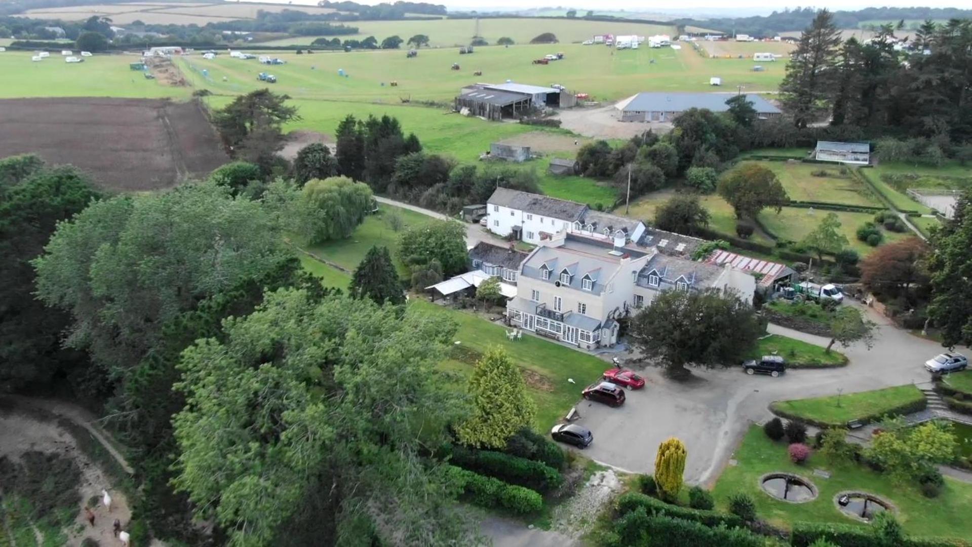 No 4 Trelawney Apartment - Onsite Bar - Restaurant - Horse Riding Menheniot Esterno foto