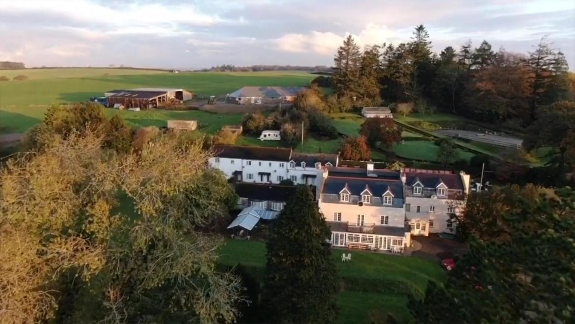 No 4 Trelawney Apartment - Onsite Bar - Restaurant - Horse Riding Menheniot Esterno foto